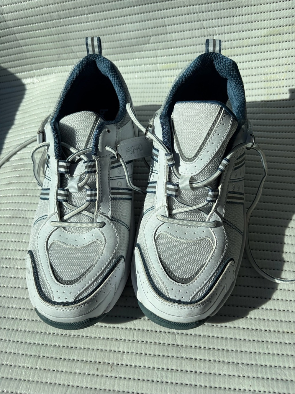 Orthofeet 910 Tahoe Sneakers
Size 8.5 D WIDE Blue